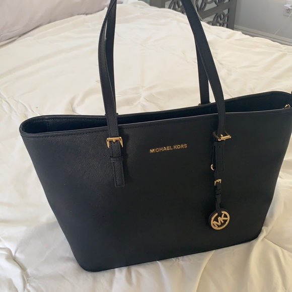 Michael Kors Handbags - MICHAEL KORS LARGE TOTE PURSE